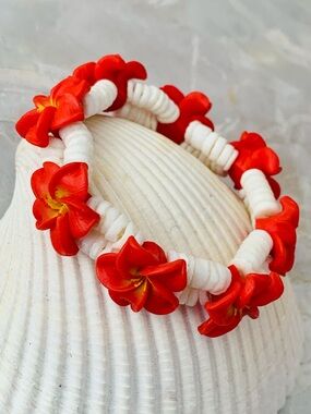 Plumeria Flower and Heishi Shell Stretch Bracelet
